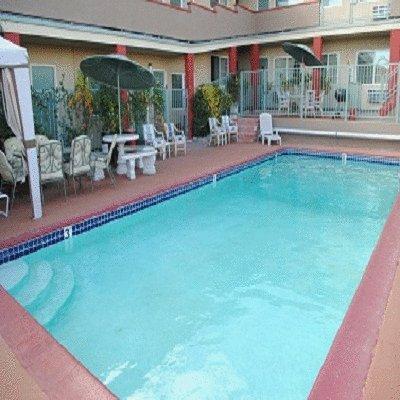 Travel Inn & Suites Victorville Konforlar fotoğraf